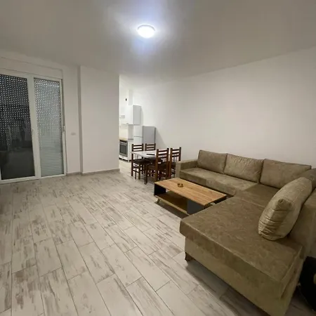 Banesa Me Qera 6 Apartament *