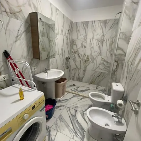 Banesa Me Qera 6 Apartament Lezhë